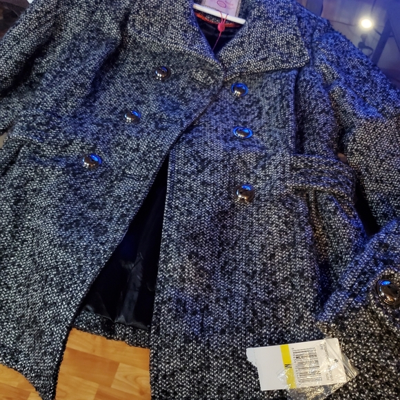 New never worn coat. NWT - Picture 2 of 6